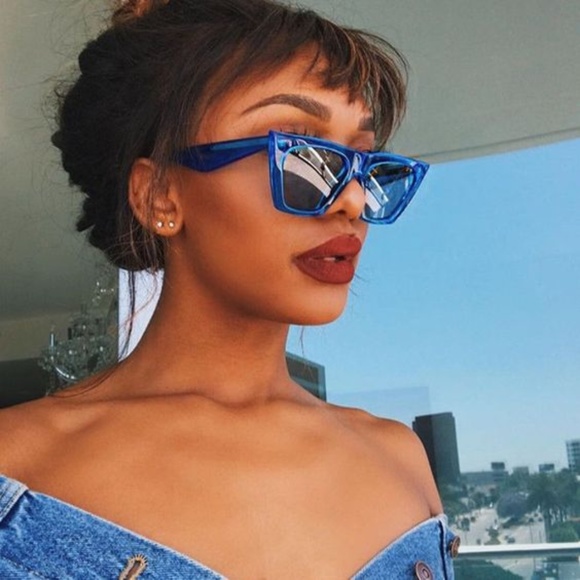 Retro Frames - Picture 1 of 4